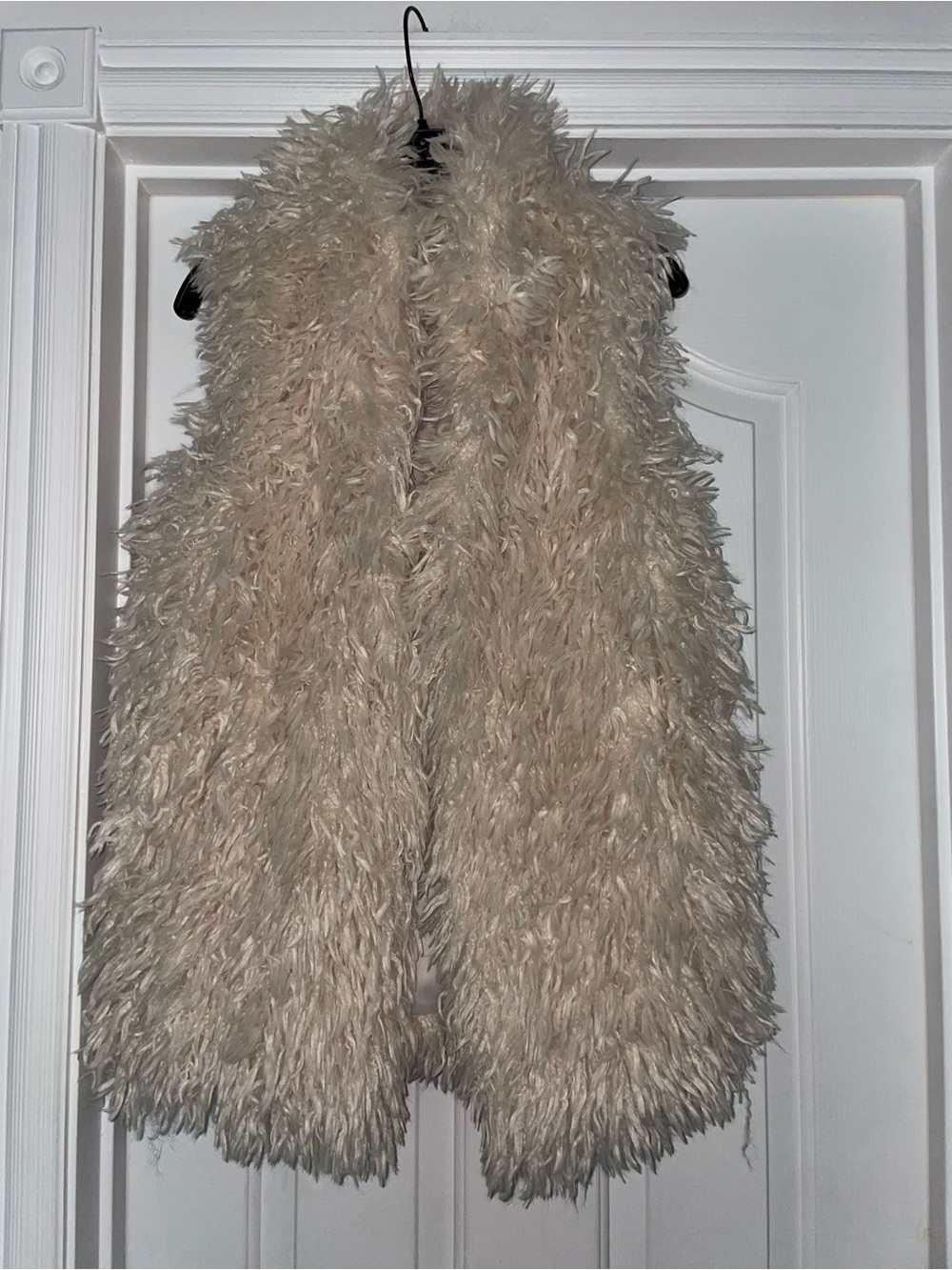 FABULOUS FURS SHAGGY IVORY FAUX FUR VEST SZ XS NWOT